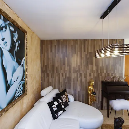 Buda Planetcostadorada Holiday home *